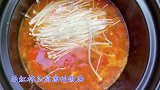 西红柿豆腐汤的家常做法，简单易学，汤鲜味美，开胃好吃又下饭