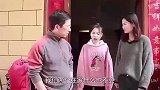俩女儿一个比一个懒，父亲无奈出去打工，1年后报应来了