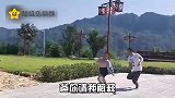 爆笑看到路边的小姐姐给狗子喂水，我都心动了！
