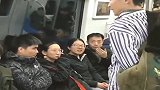 地铁上遇到个神经病，要把路人打骨折，结果就出现了这种事？