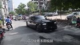 2035年劳斯莱斯概念车，国外美女上车体验，开门的瞬间直接惊