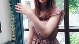 成熟的女人穿上连衣裙后，气质更上一个档次啊！