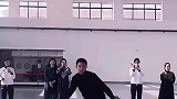 高校男生花式跳绳走红网络