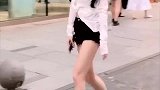 走出迪丽热巴的美艳,小姐姐真甜