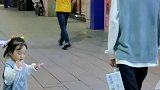 哥哥去相亲，我得助哥哥一臂之力，叔叔阿姨们，看我们兄妹这装扮，行吗？美女姐姐我提前声明，我们是兄妹，不要误会哟