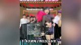 强迫主播和鳄鱼同缸，千万粉丝博主被封号，知情人回应
