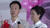 美女结婚当天，大叔和妻子送上了一份特别的礼物，原来寓意深重