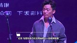 马蓉穿紧身牛仔裤秀细腿 涂烈焰红唇摄影棚里跳舞心情好