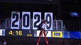 NBA花絮 新年快乐 马刺吉祥物小野狼蹬着梯子爬到球馆上方