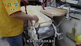 帅大叔做手工面条，5元一斤，10多年不曾涨价，食客见了都满意