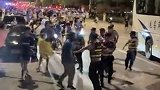 不和谐！中甲江苏德比赛后部分南通球迷攻击南京球迷大巴