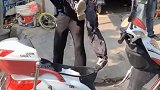 姐姐这种爆脾气，一言不合就把小哥哥吓一跳