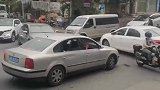 这条路是怎么堵的呢