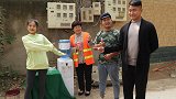 美女霸占爱心饮水处，不让清洁工农民工接水还当街羞辱，结局解气