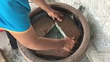 黄瓜太多来不及吃，摘10斤腌起来，酱香味十足，清脆又爽口