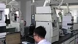 吃完火锅后反胃 一姑娘跑到卫生间狂吐鲜血