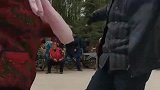 广场舞两大舞王尬舞了