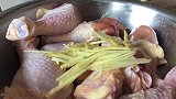 燕子用9个大鸡腿做脆皮炸鸡，外焦里嫩，一人一个抱着啃，真过瘾