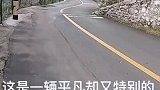 过田野穿深山的山村公交车