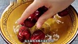 炖莲藕汤,切记别直接下锅炖了,教你一招,莲藕软糯不发黑,真香