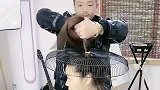 新来的理发师有想法，用一个风扇罩，彻底圆了小姐姐的武侠梦！