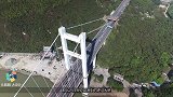 中国第一座“大型悬索桥”成网红，网友直言“世界第一跨”