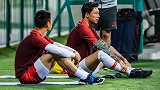 国足赛前训练气氛轻松 张琳芃进入伤病观察出战成疑