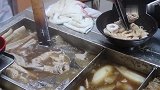 地道的街头美食，牛杂，量很足，一碗下去，满满的幸福感