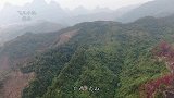 无人机在大山发现一座看似宝地，但这里草木茂盛，后人可能遗忘了