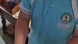 好暖~10岁儿子东奔西跑，凑齐一大兜给“妈妈”的礼物。愿所有妈妈们都能被这般甜蜜环绕