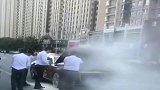 试驾红旗H9，开到马路上，自燃了