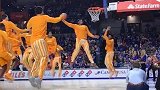热身扣篮能这么玩 球队氛围也太让人羡慕了吧