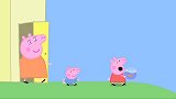 小猪佩奇：佩奇带金鱼看医生，来到这里很愉快，喜欢听音乐！