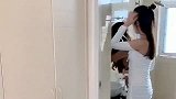姐夫“花样”套路小姨子，让妹妹猝不及防，这一幕笑坏了姐姐！