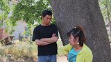 请月嫂照顾孩子，丈夫总百般阻挠，得知原因妻子泪流满面