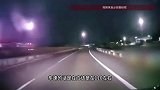 太吓人！高速行驶中车速110码，路中间突然出现一个人