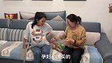 婆婆过寿儿子寄三万，回家却看到怀孕妻子被逼吃发霉的馒头，解气
