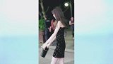 时尚气质的长发美女，优雅修身吊带裙，实在太性感了