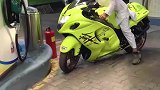 看到这个车就明白，这哥们铁定是本地人