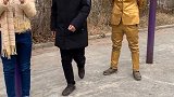 小子，放开那个婆娘让我来！