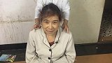 今天重阳节宝贝给外婆捶捶背倒水喝长大了
