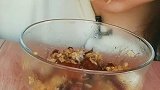 大口吃肉太爽了，红烧肉的汤汁拌饭太香了！