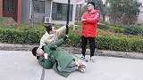 经理刁难路边乞丐，被新上任董事长看到，第二天去公司经理倒霉了
