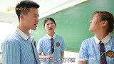 短剧：学生和老师玩无水游戏比赛，学生们都在地上爬着游，太搞笑