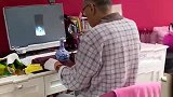 表哥答应老爸买礼物，谁知道说法不算话，老人无奈拿出了传家宝！