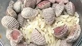 名贵的口红原料里面居然有这种虫子！