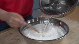 丫丫最近胖了10斤，今天想吃素，简单做个油泼面，差点吃撑