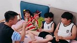 让爸爸看孩子，不有点绝活是不行的，眼前这一幕，看完不许笑