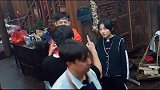 何炅智商太高了，游戏玩一次就会，妹妹张子枫一脸懵