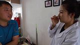 小伙去看病，一会一个连环屁，还装作铃声